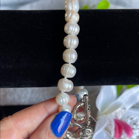 Lustrous Pearl Bracelet with Silver Heart Charm - Picture 3 of 6